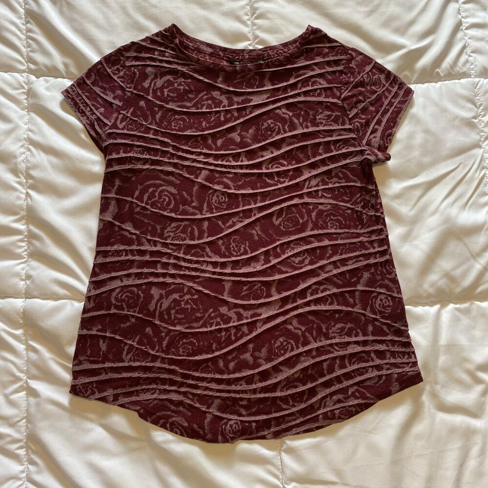 Simply Vera Vera Wang Red Rose Pattern Top Women's Size XS Short Sleeve